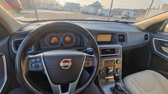 Volvo V60 12 of 14