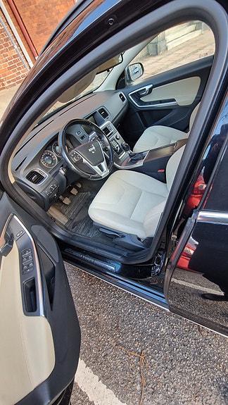 Volvo V60 11 of 14