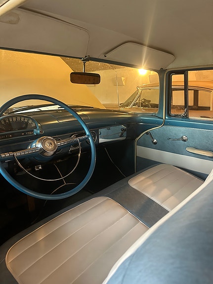 Ford Town Sedan 4 of 5