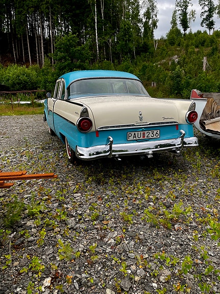 Ford Town Sedan 5 of 5