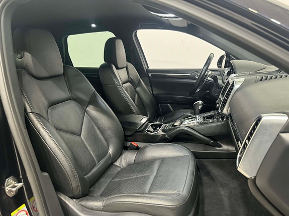 Porsche Cayenne 6 of 19