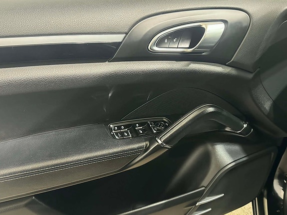 Porsche Cayenne 13 of 19