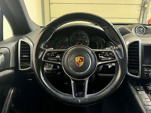 Porsche Cayenne 10 of 19