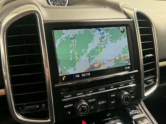 Porsche Cayenne 19 of 19