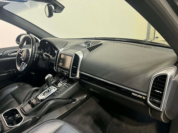 Porsche Cayenne 5 of 5