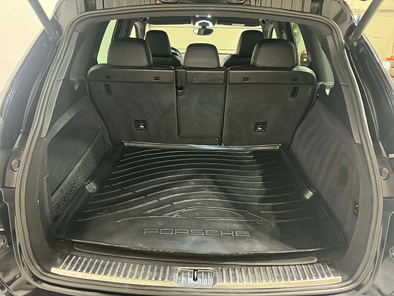 Porsche Cayenne 8 of 19