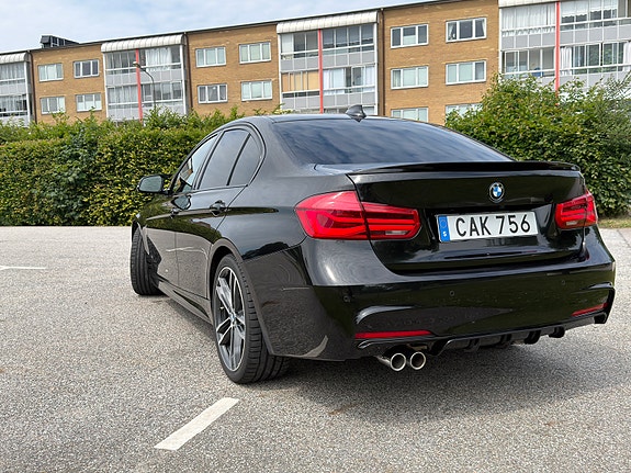 BMW 330i 4 of 9