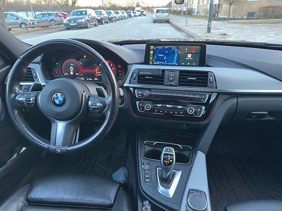 BMW 330i 6 of 9