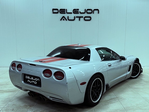 Chevrolet Corvette 3 of 5