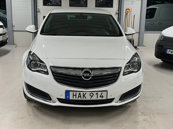 Opel Insignia 2 of 5