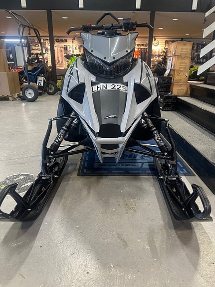 Arctic Cat M8000 MOUNTAIN CAT LTD ES 153 " Bra utrustad " 3 of 5