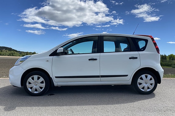 Nissan Note 2 of 5