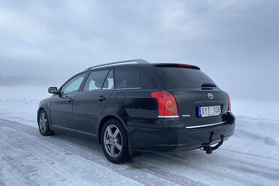 Toyota Avensis 3 of 5