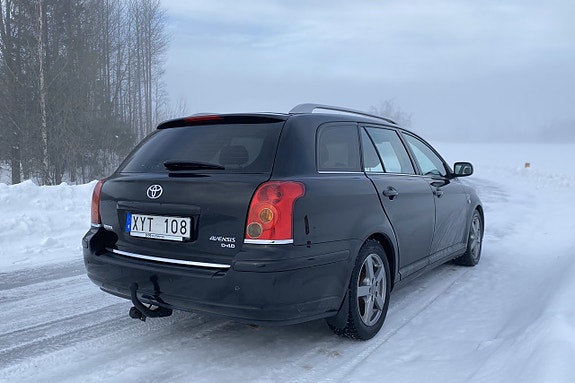 Toyota Avensis 5 of 5