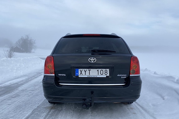 Toyota Avensis 4 of 5