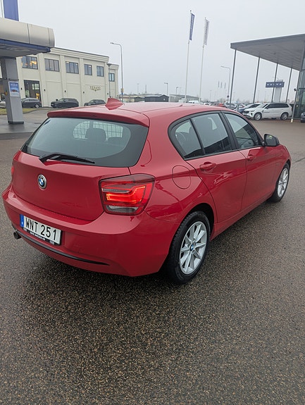 BMW 120d 4 of 5