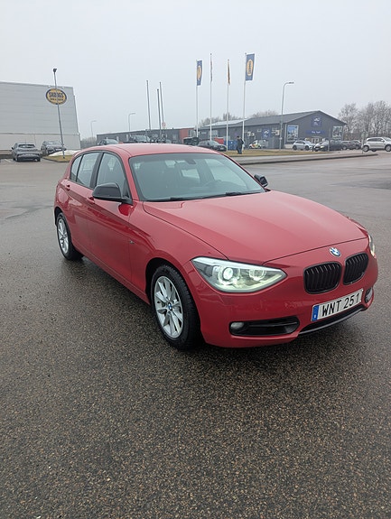 BMW 120d 2 of 5