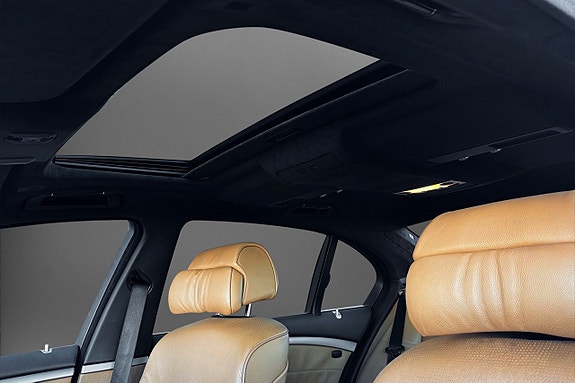 BMW 760iL 10 of 26