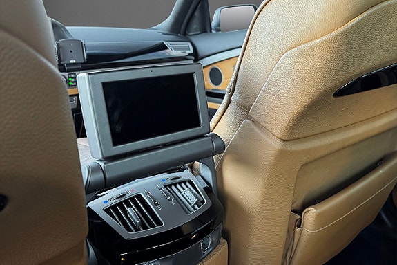 BMW 760iL 22 of 26