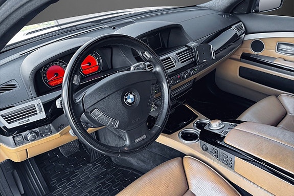 BMW 760iL 11 of 26