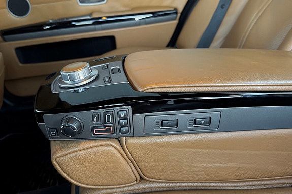 BMW 760iL 19 of 26