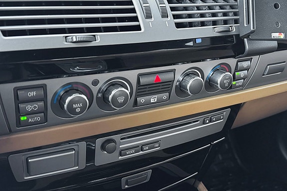 BMW 760iL 18 of 26