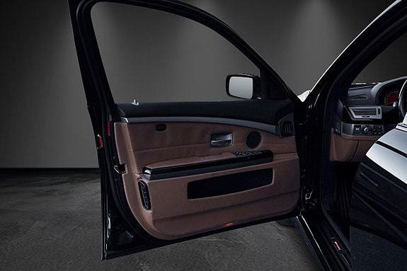 BMW 760iL 8 of 26