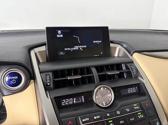 Lexus NX300h 14 of 22