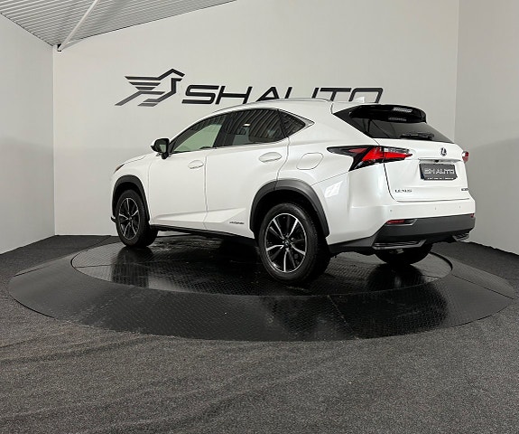 Lexus NX300h 7 of 22
