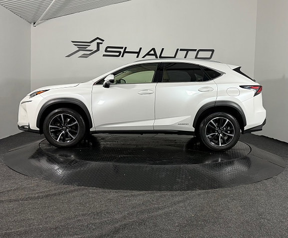 Lexus NX300h 8 of 22