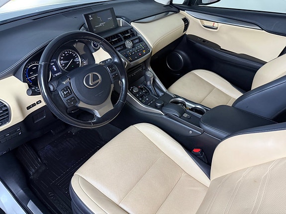 Lexus NX300h 9 of 22