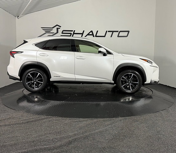 Lexus NX300h 4 of 22