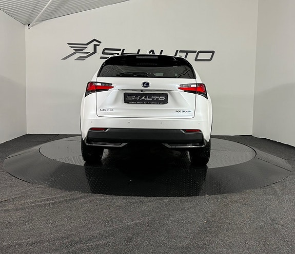 Lexus NX300h 6 of 22