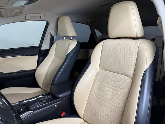 Lexus NX300h 10 of 22