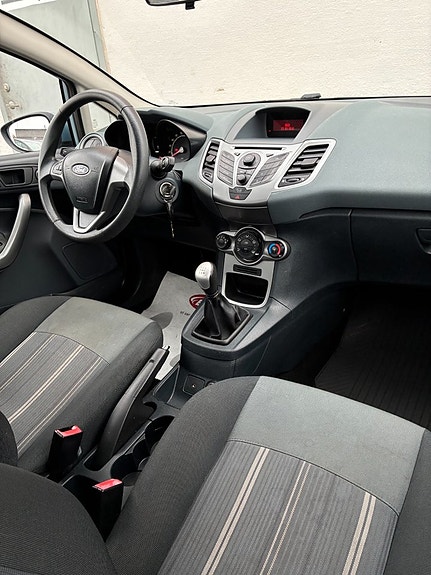 Ford Fiesta 7 of 14