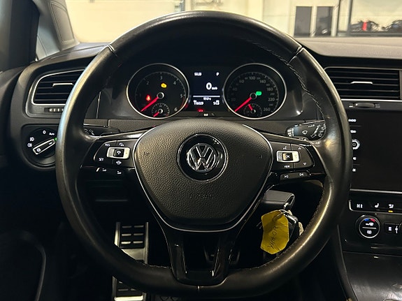 Volkswagen Golf Alltrack 16 of 30