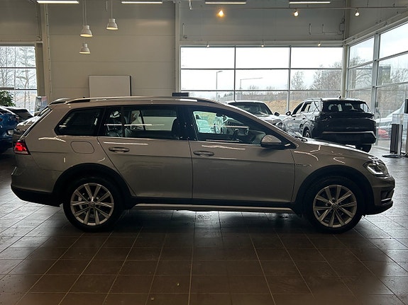 Volkswagen Golf Alltrack 8 of 30