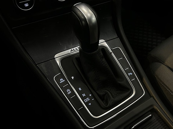 Volkswagen Golf Alltrack 26 of 30