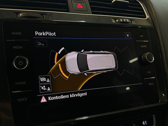 Volkswagen Golf Alltrack 18 of 30