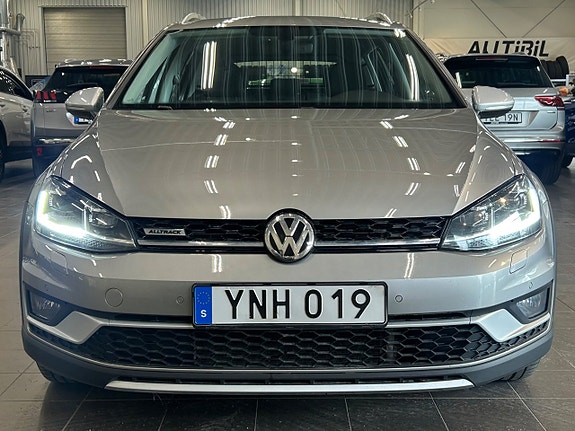 Volkswagen Golf Alltrack 10 of 30