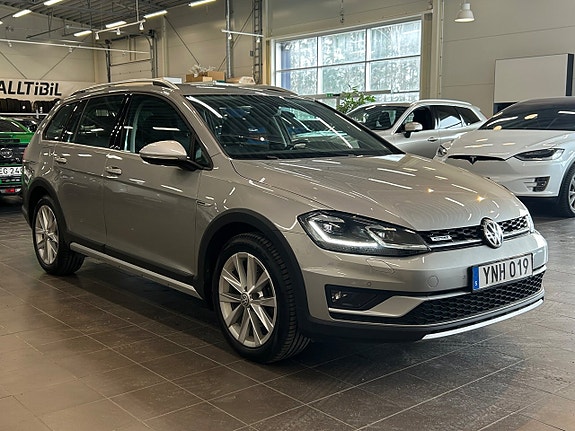 Volkswagen Golf Alltrack 9 of 30