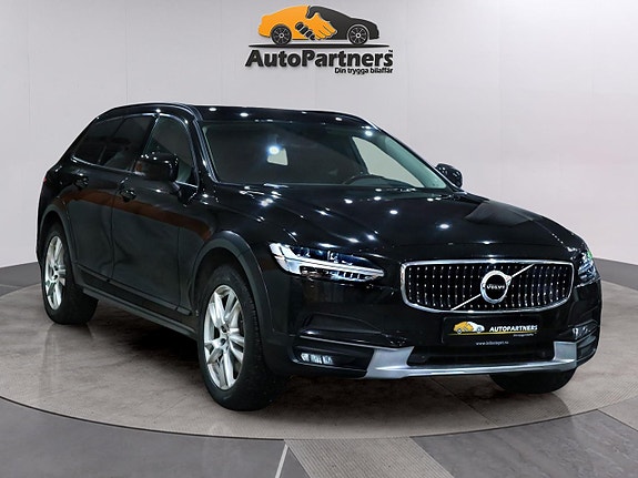 Volvo V90 Cross Country 3 of 5