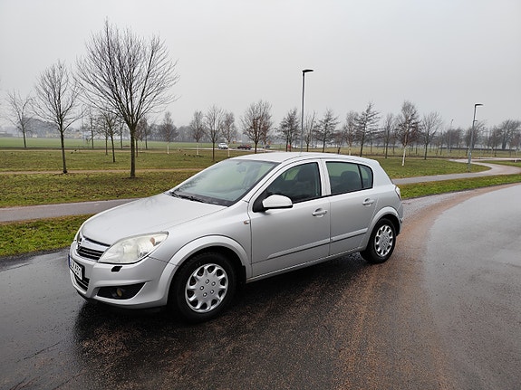 Opel Astra 2 of 5