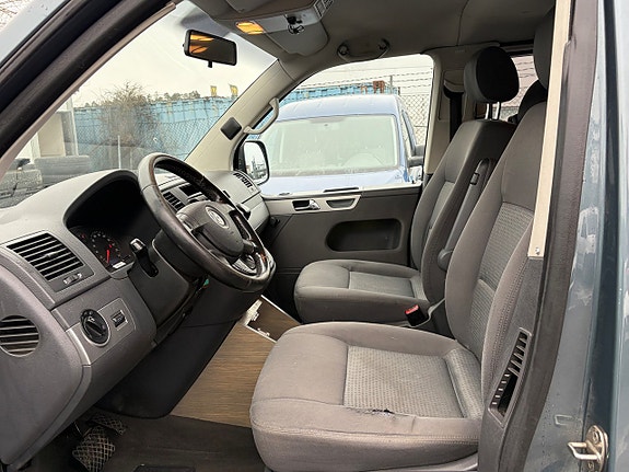 Volkswagen Multivan 5 of 5