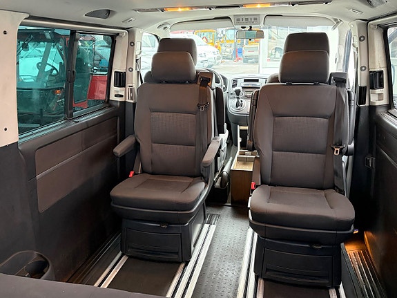 Volkswagen Multivan 7 of 9
