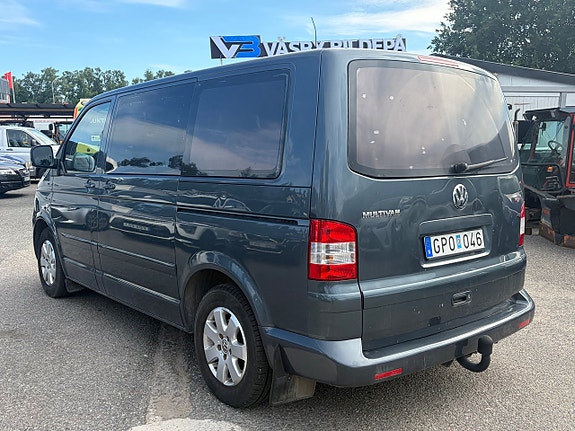 Volkswagen Multivan 2 of 5