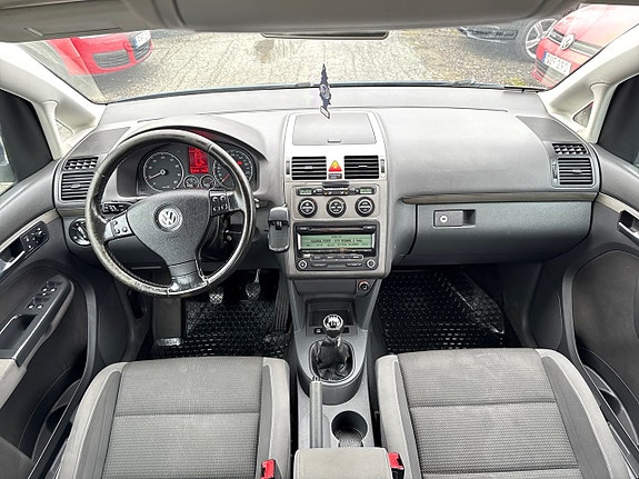 Volkswagen Touran 13 of 21