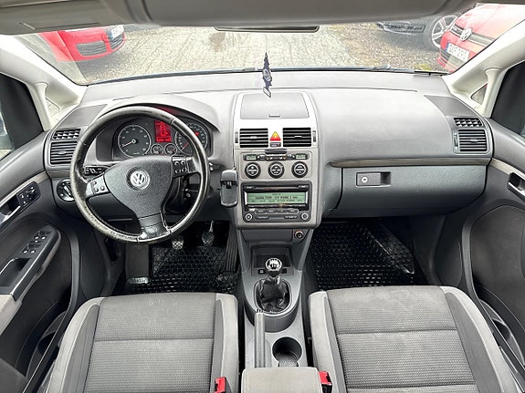 Volkswagen Touran 12 of 21