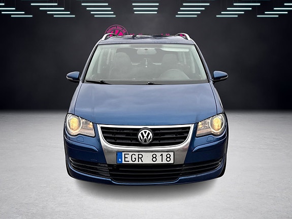 Volkswagen Touran 2 of 5