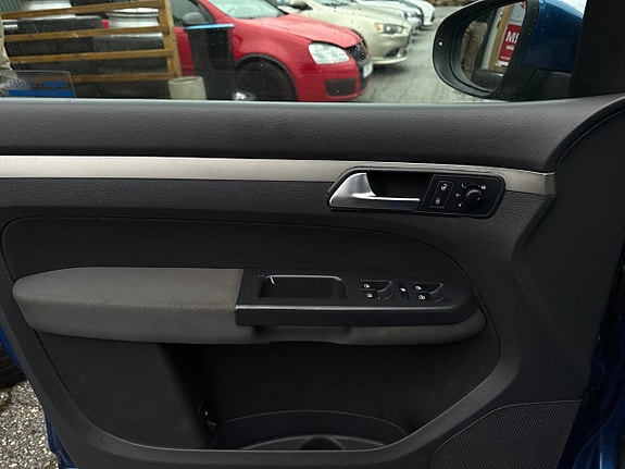 Volkswagen Touran 21 of 21